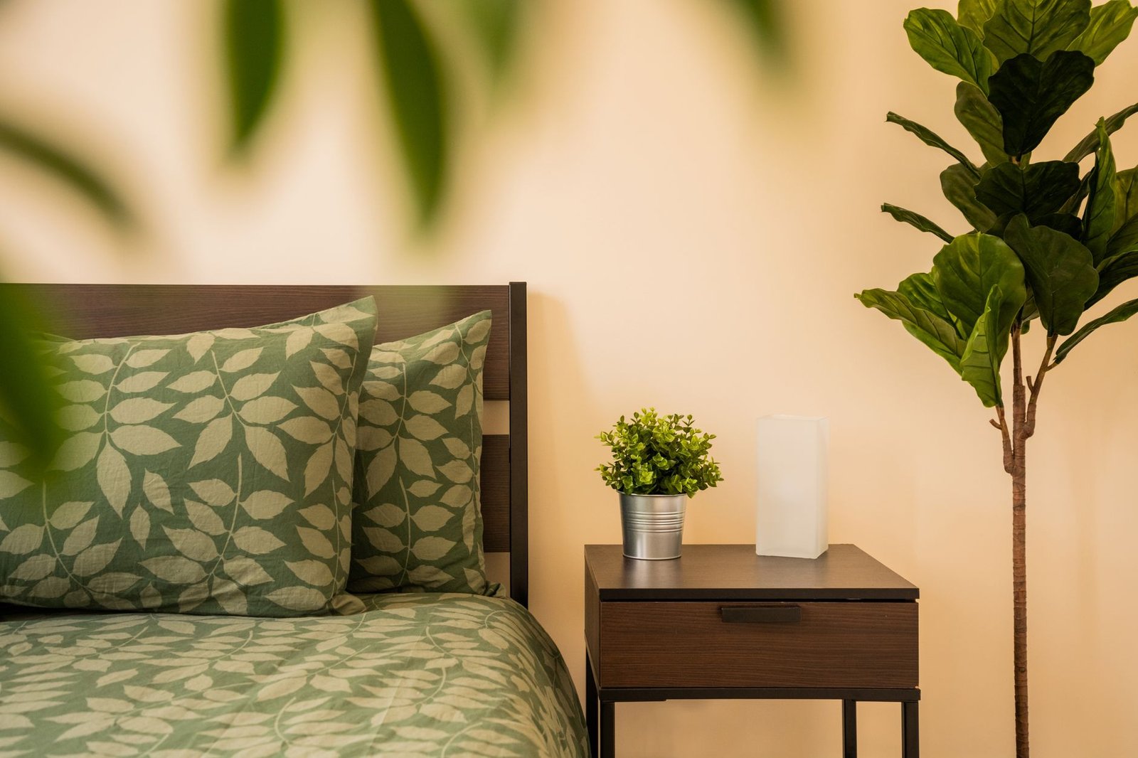 Faux Plant Fiddle Leaf Fig bedroom — cozy home