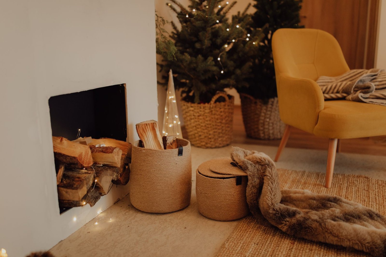 Woven Basket Small living room — cozy home