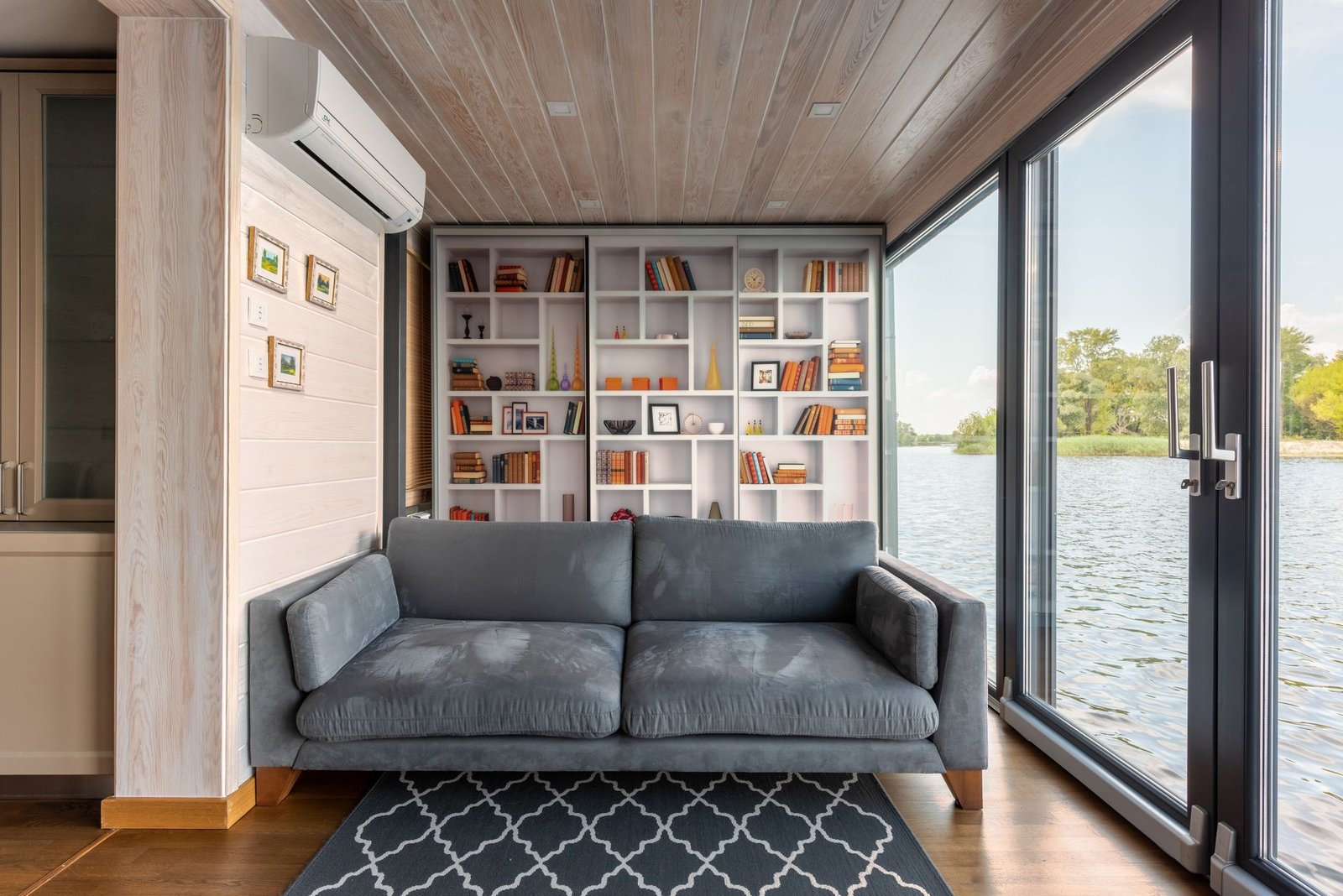 Freestanding Bookshelf living room — cozy home